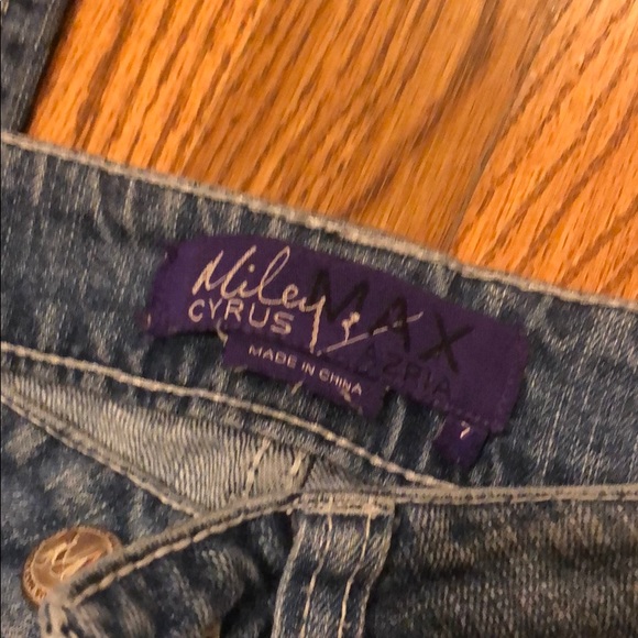 Miley Cyrus Super Ripped Jean - Picture 2 of 3